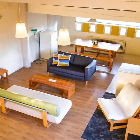 Apartman Spacious Loft With Shared Swimming Pool Maia de Montcal